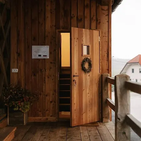 Novak -modern Barn Loft Dvor
