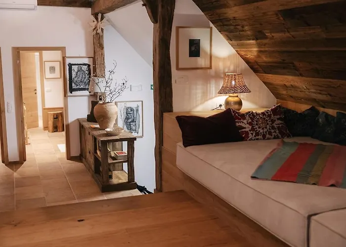 Novak -modern Barn Loft Daire